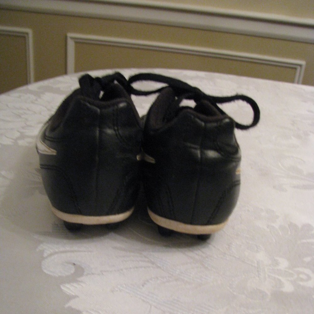 Nike black child kid soccer baseball cleats 11C sports athletic gym - Picture 4 of 7